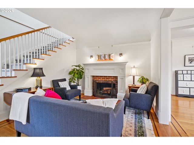 2647 Sw MONTGOMERY Dr, Portland, OR 97201