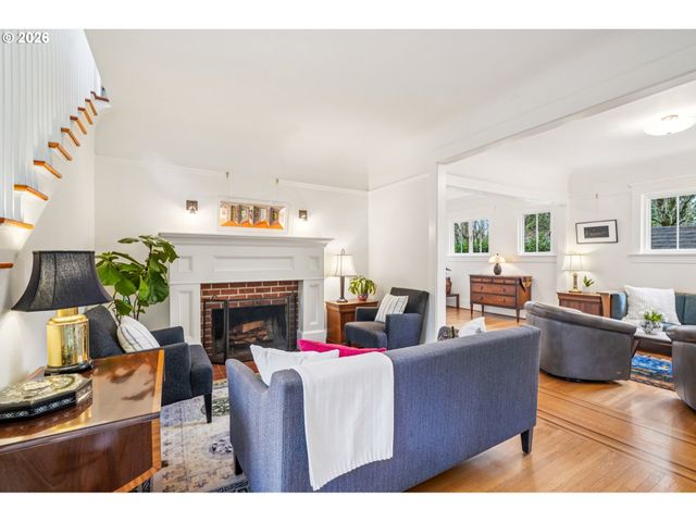 2647 Sw MONTGOMERY Dr, Portland, OR 97201