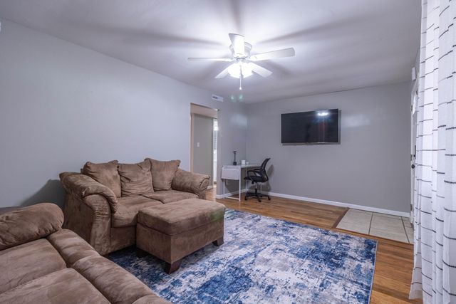 210 W EL CORTEZ DR, Columbia, MO 65203