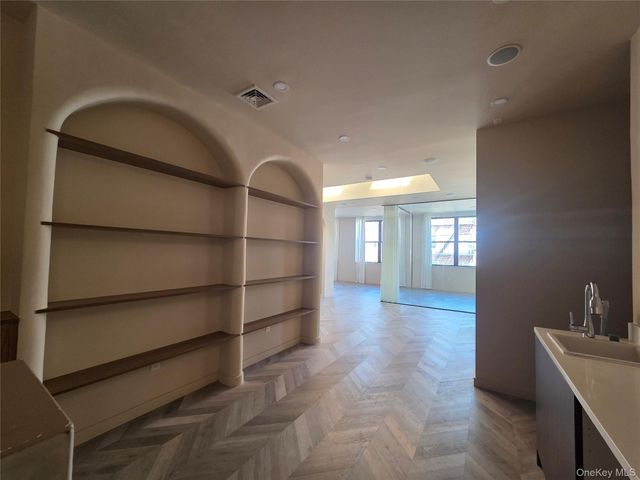 39-11-13 Bell Blvd Boulevard 2Fl, Bayside, NY 11361