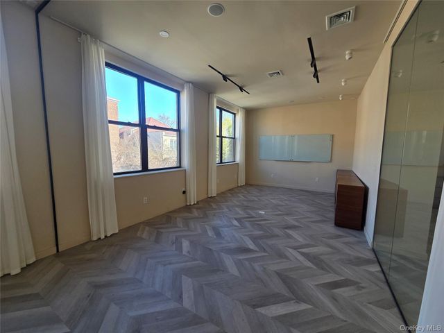 39-11-13 Bell Blvd Boulevard 2Fl, Bayside, NY 11361