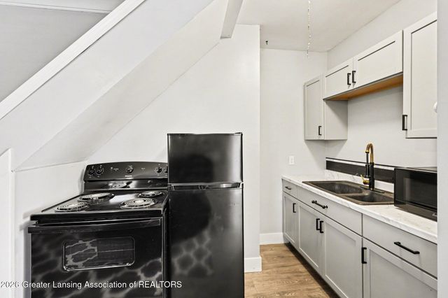 2328 Haslett Road, East Lansing, MI 48823