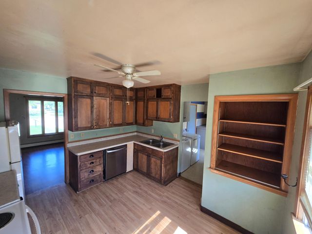 801 E Elm Avenue, Olivia, MN 56277