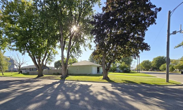 801 E Elm Avenue, Olivia, MN 56277