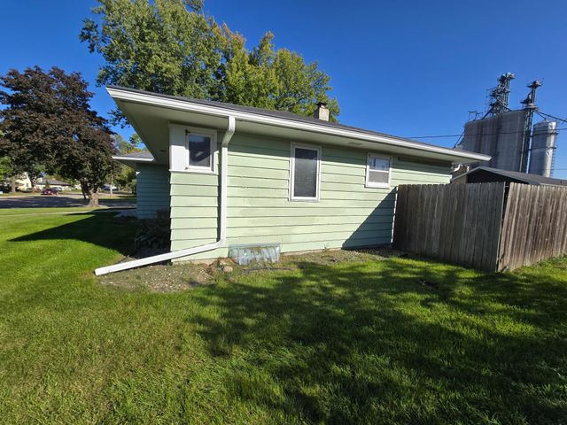 801 E Elm Avenue, Olivia, MN 56277