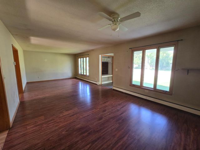 801 E Elm Avenue, Olivia, MN 56277