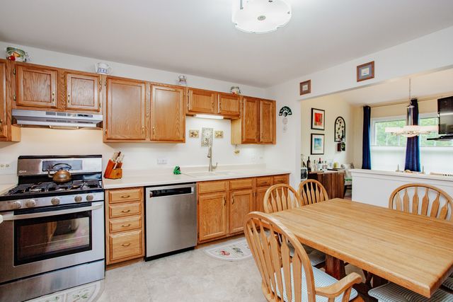1401 Plum Court D, Mount Prospect, IL 60056