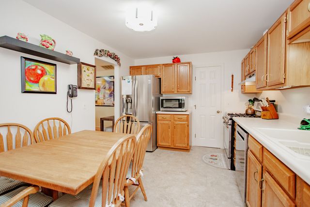 1401 Plum Court D, Mount Prospect, IL 60056