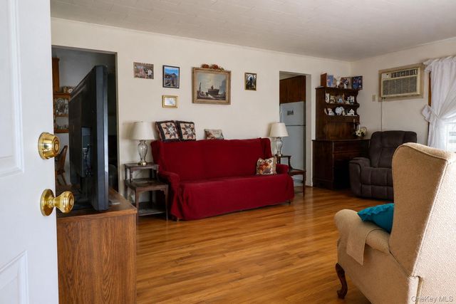 19 East Avenue, Walden, NY 12586