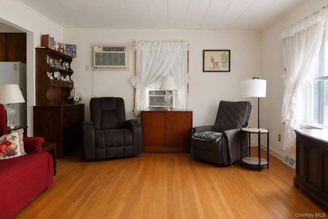 19 East Avenue, Walden, NY 12586