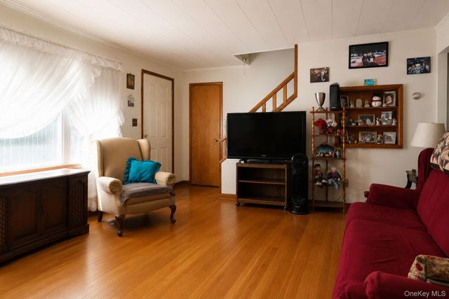 19 East Avenue, Walden, NY 12586