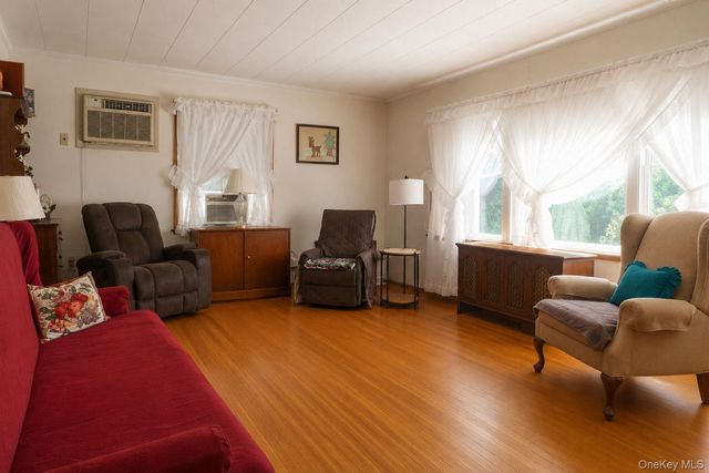 19 East Avenue, Walden, NY 12586