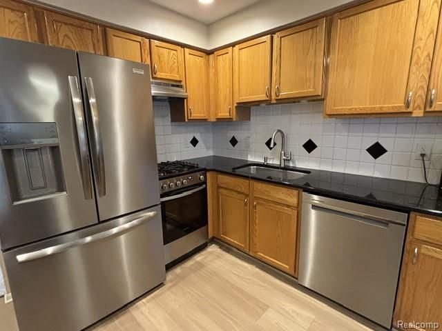 433 Fox Hills Drive, Bloomfield Hills, MI 48304