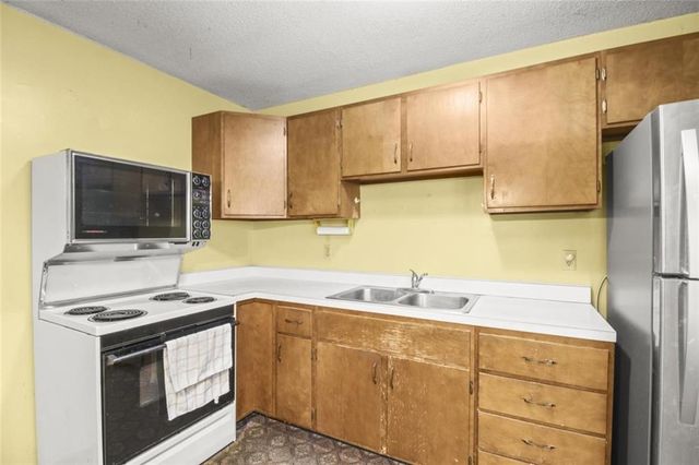 18924 E 6th Street N, Independence, MO 64056