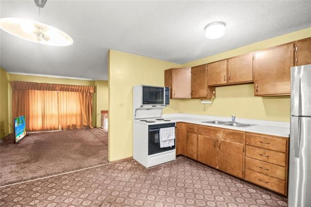 18924 E 6th Street N, Independence, MO 64056