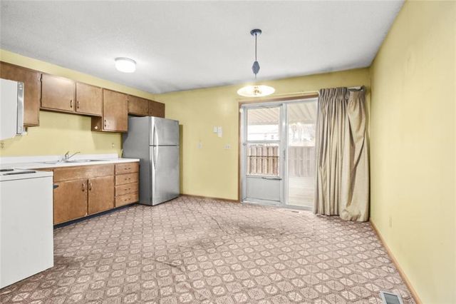 18924 E 6th Street N, Independence, MO 64056