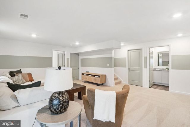 137 WOODFORD DR, Stephens City, VA 22655