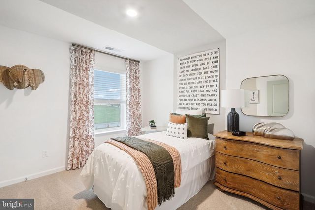 137 WOODFORD DR, Stephens City, VA 22655