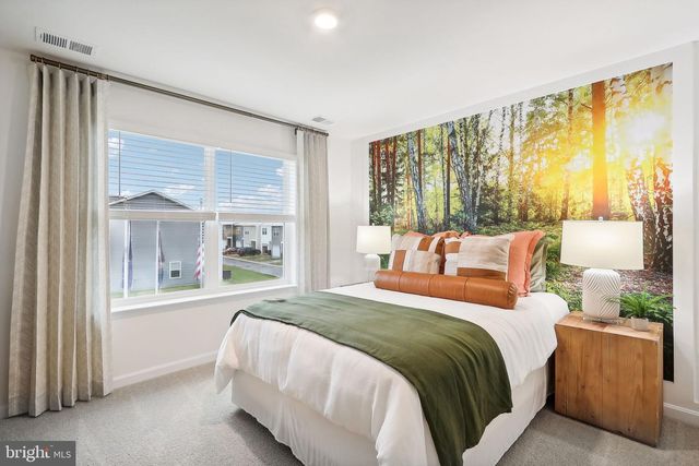 137 WOODFORD DR, Stephens City, VA 22655