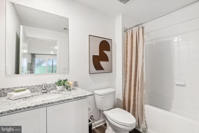 137 WOODFORD DR, Stephens City, VA 22655