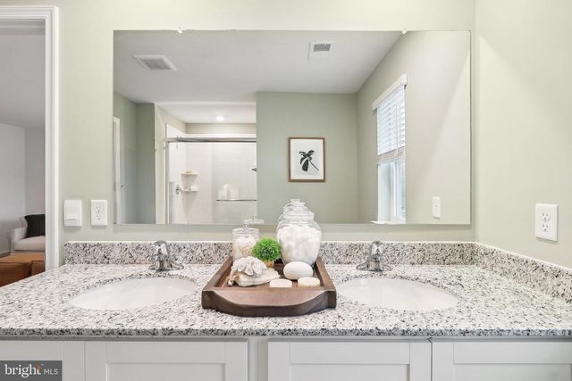 137 WOODFORD DR, Stephens City, VA 22655