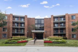 1605 E Central Road 304A, Arlington Heights, IL 60005