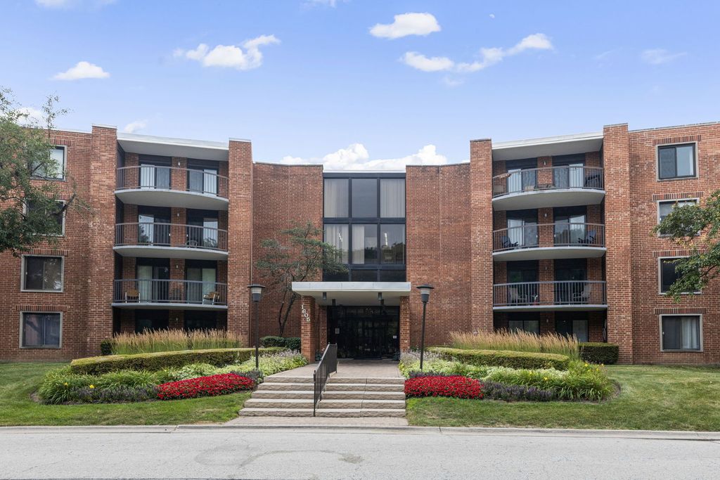 1605 E Central Road 304A, Arlington Heights, IL 60005