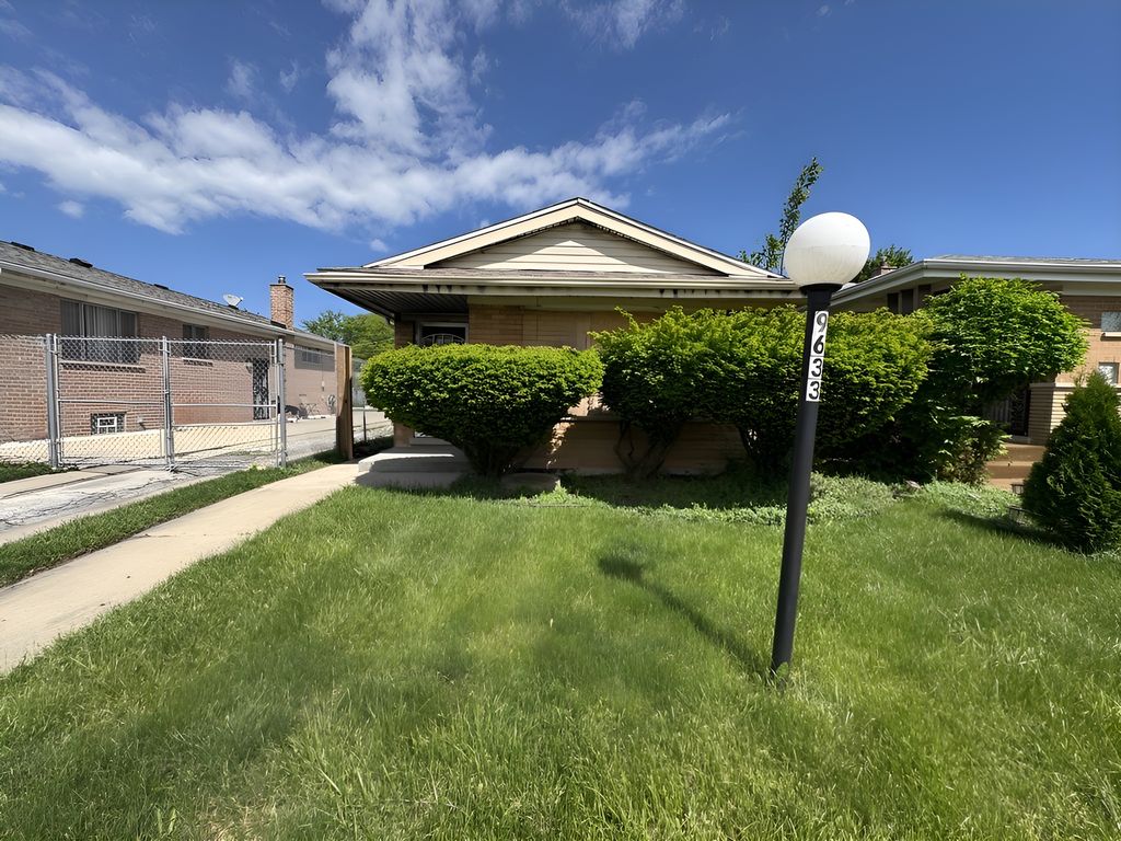 9633 S Princeton Avenue, Chicago, IL 60628