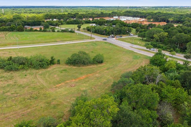 1340 W WBROAD Street, Mansfield, TX 76063