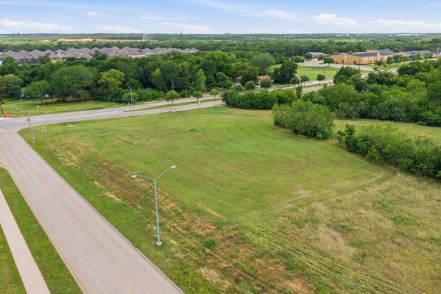 1340 W WBROAD Street, Mansfield, TX 76063