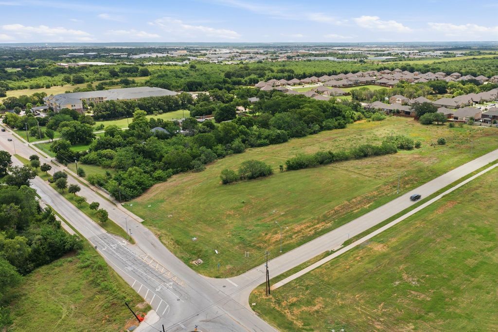 1340 W WBROAD Street, Mansfield, TX 76063