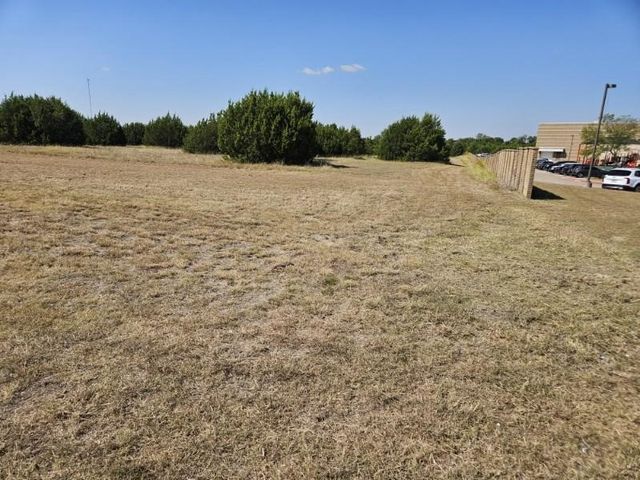 1000 S Joe Wilson Road, Cedar Hill, TX 75104