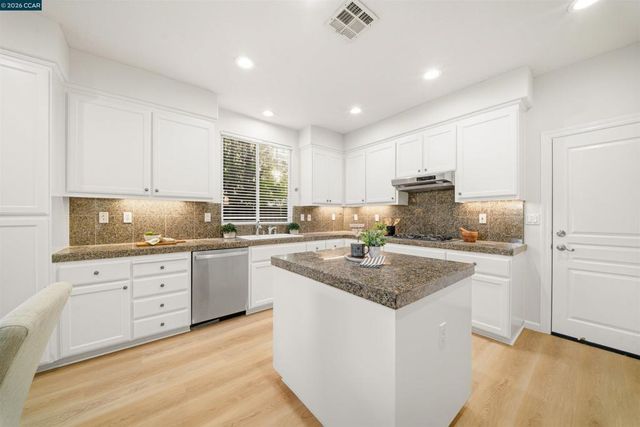 1190 Bellingham Sq, San Ramon, CA 94582