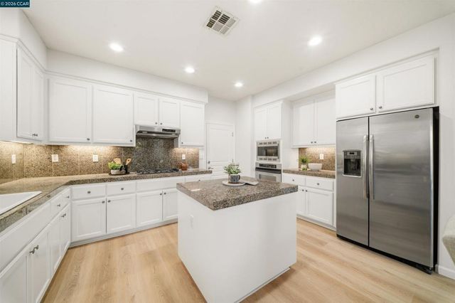 1190 Bellingham Sq, San Ramon, CA 94582