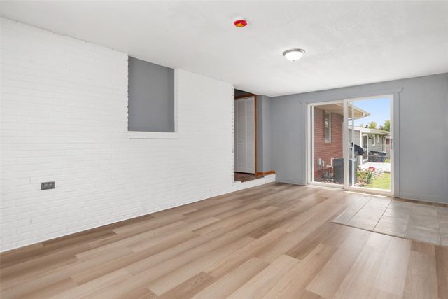 3300 SE 8th Street, Des Moines, IA 50315