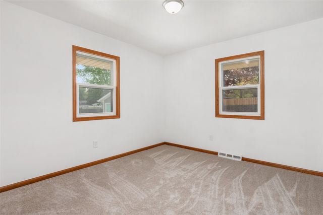 3300 SE 8th Street, Des Moines, IA 50315