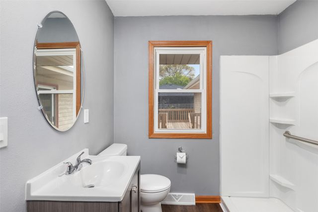 3300 SE 8th Street, Des Moines, IA 50315