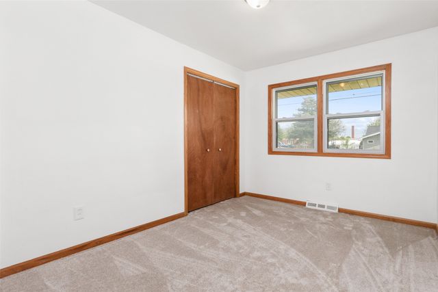 3300 SE 8th Street, Des Moines, IA 50315