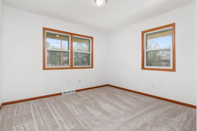 3300 SE 8th Street, Des Moines, IA 50315