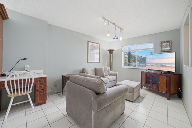7643 Granville Drive 210, Tamarac, FL 33321