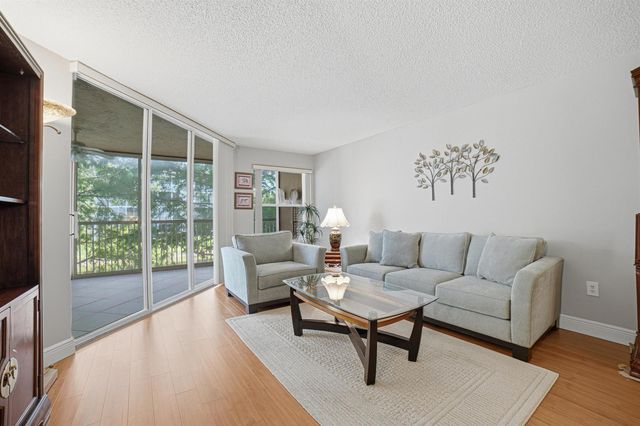 7643 Granville Drive 210, Tamarac, FL 33321