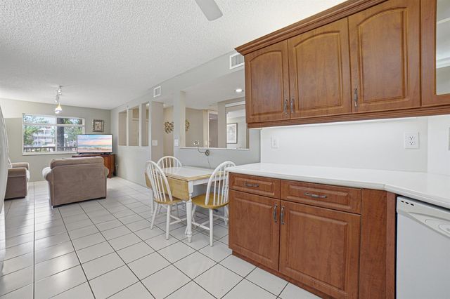 7643 Granville Drive 210, Tamarac, FL 33321