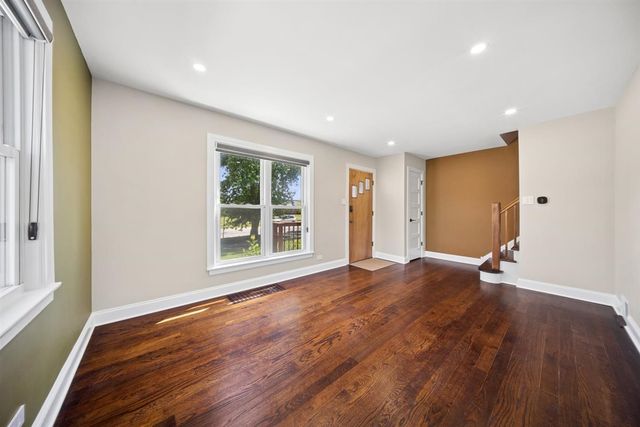 1798 Howard Avenue, Des Plaines, IL 60018