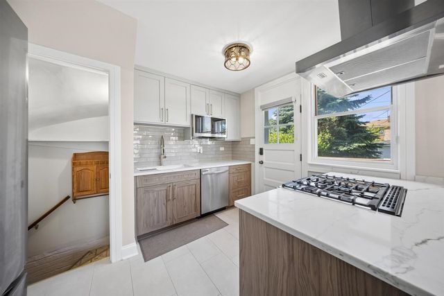1798 Howard Avenue, Des Plaines, IL 60018