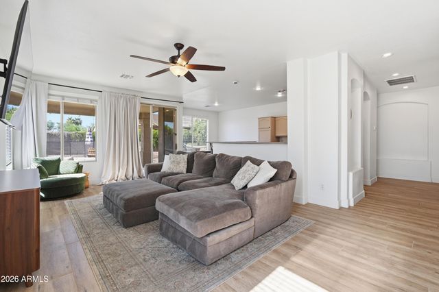 2841 E CARLA VISTA Drive, Chandler, AZ 85225