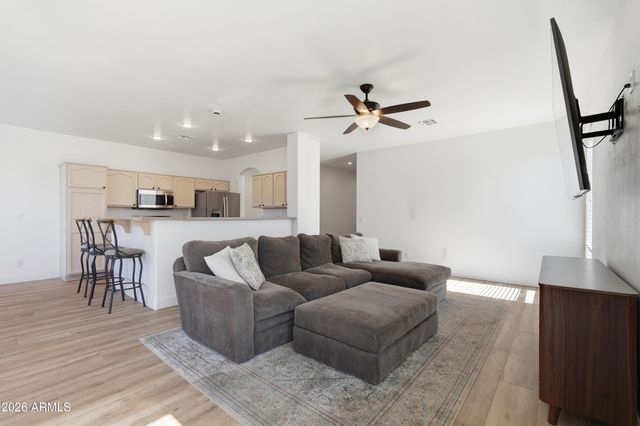 2841 E CARLA VISTA Drive, Chandler, AZ 85225