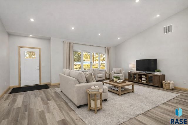 8300 E 38th St Street, Sioux Falls, SD 57110