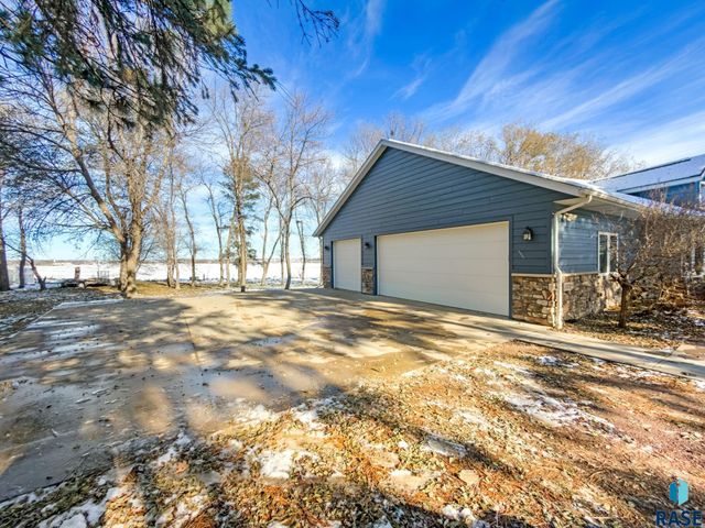 8300 E 38th St Street, Sioux Falls, SD 57110