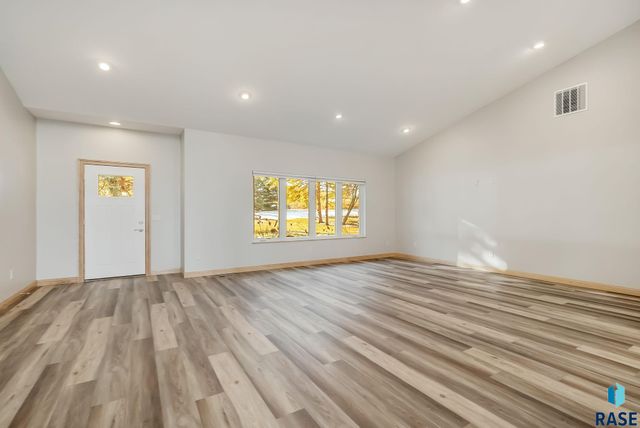 8300 E 38th St Street, Sioux Falls, SD 57110