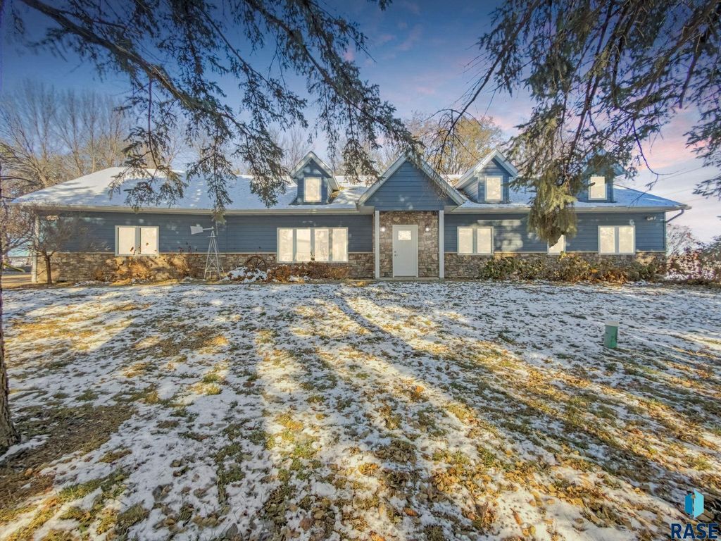 8300 E 38th St Street, Sioux Falls, SD 57110